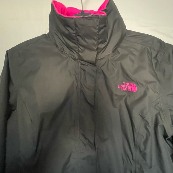 The North Face Women's Resolve Jacket - Picture 10 of 13